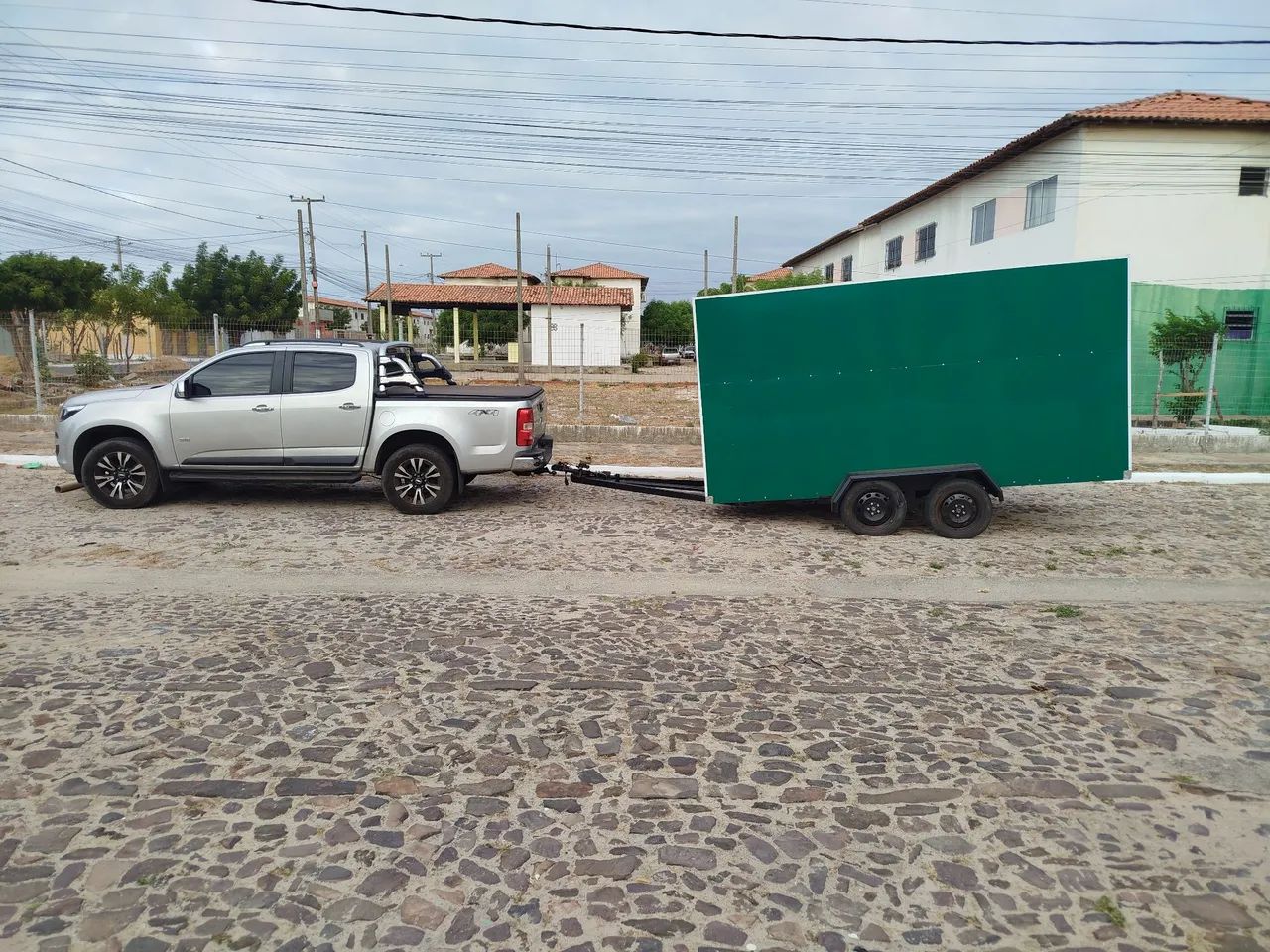 FRETE 24H Mudança com Baú Fechado