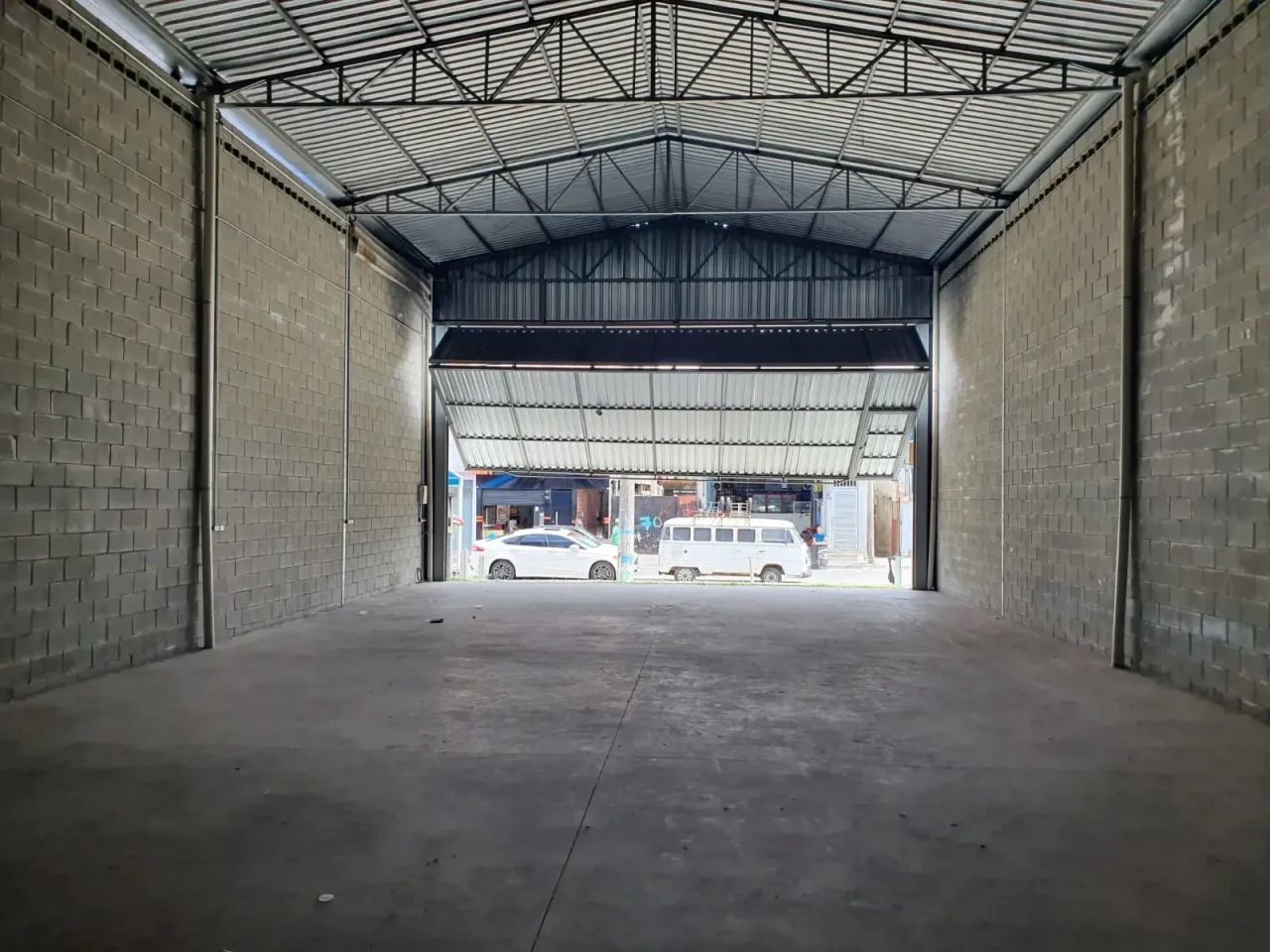 Oportunidade!!! Galpão 250 m² perto da Dutra - Foto 2