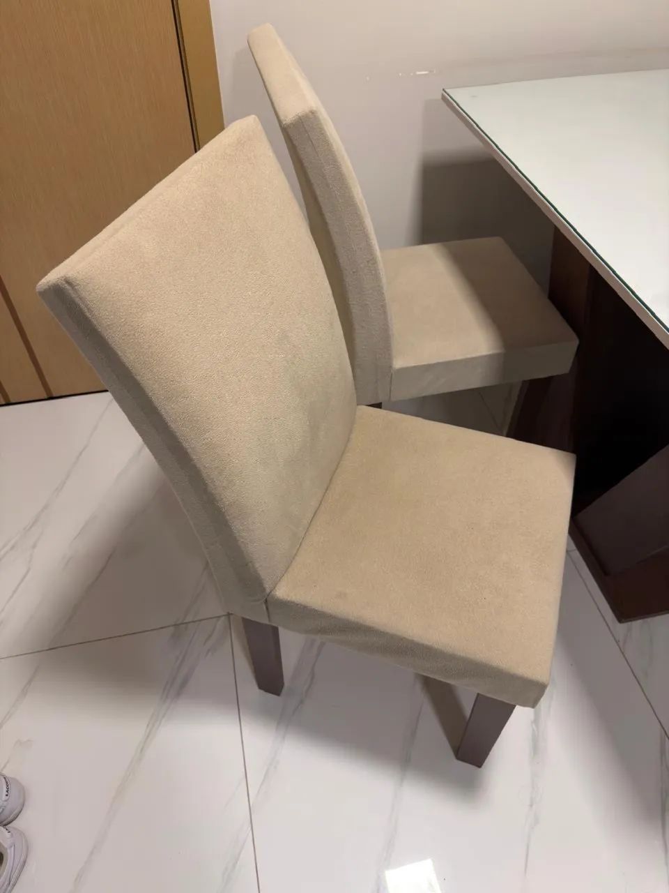Vendo Mesa de Jantar com 4 Cadeiras - Excelente Estado - Foto 4