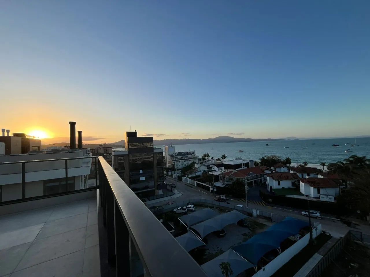 Apartamento com 3 Suítes e 3 Dormitórios - 4 Banheiros e 2 Vagas de Garagem | Jurerê - Flo