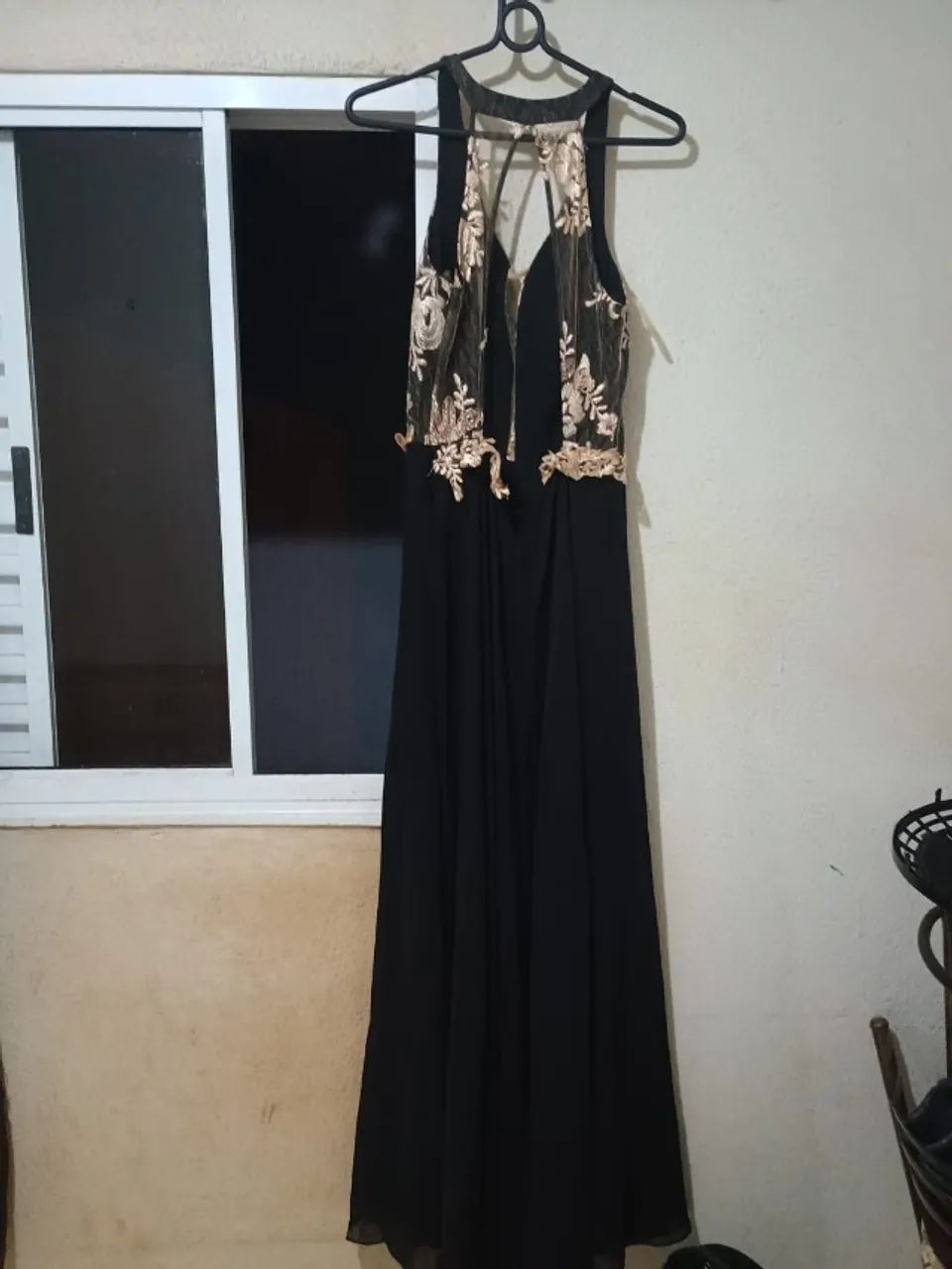 Vestido Longo de Festa Preto e Dourado Bloomin - Tamanho G (Ideal Formatura / Casamento) - Foto 3