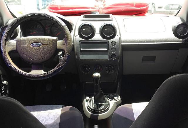 Ford Fiesta Sedan 1.0 8V Flex Entrada de R$1.690,00 com parcelas de R$431.00 - Foto 2