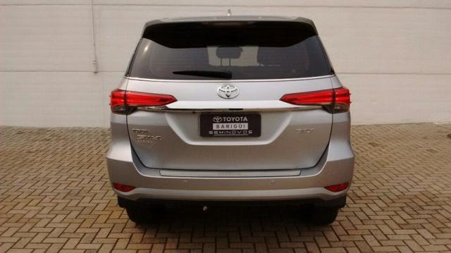 TOYOTA SW4 SRX 4X4 2.8 TB 5LUG AT Prata 2016/2016 - Foto 10