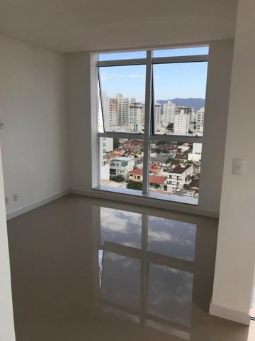 Apartamento meia praia 2 suítes com 2 vagas novo - Foto 11