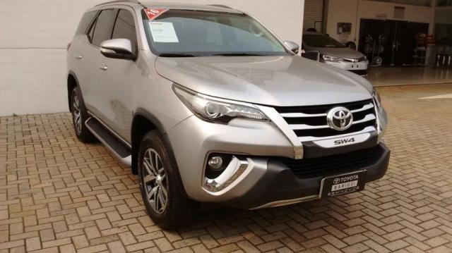 TOYOTA SW4 SRX 4X4 2.8 TB 5LUG AT Prata 2016/2016