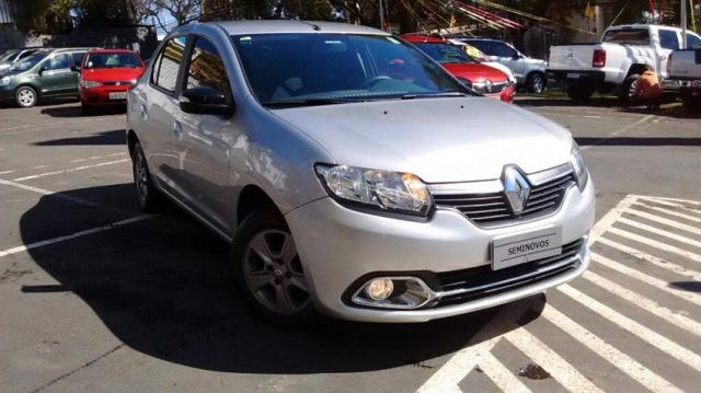 RENAULT LOGAN EXCLUSIVE NOVA SÉRIE 1.6 8V EASYR HIPOWER FLEX Prata 2014/2015