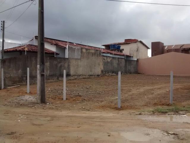 Perfeito Lote Amplo em Condomínio Fechado