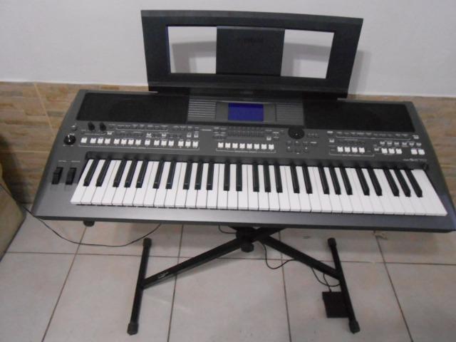 Teclado Yamaha PSR S670