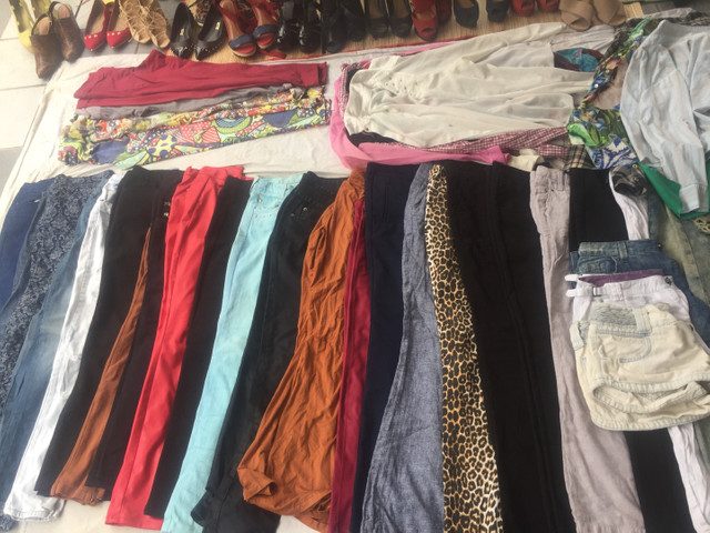 roupas e sapatos femininos