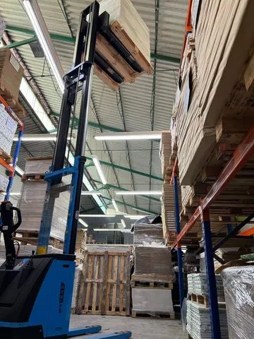 Empilhadeira elétrica elevação 4,50 m capacidade 1.600 kg tração elétrica - PT16/45-F