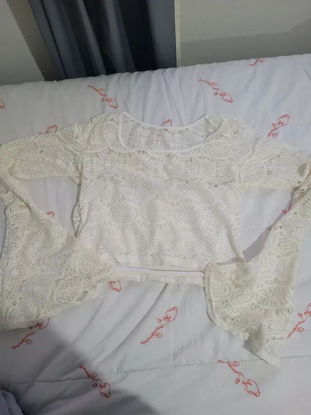 Cropped inverno com mangas branco com detalhes em renda