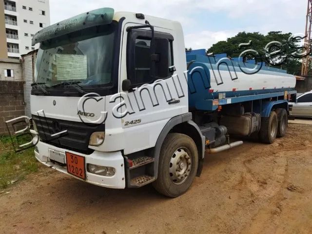 MB Atego 2425 ano 2011 com tanque de combustível 15.000 litros