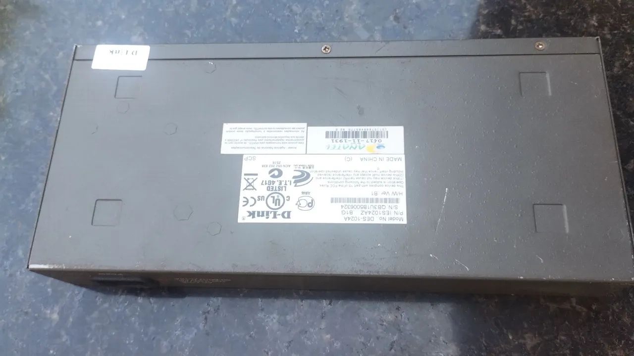 Switch de Redes D-Link DES-1024A