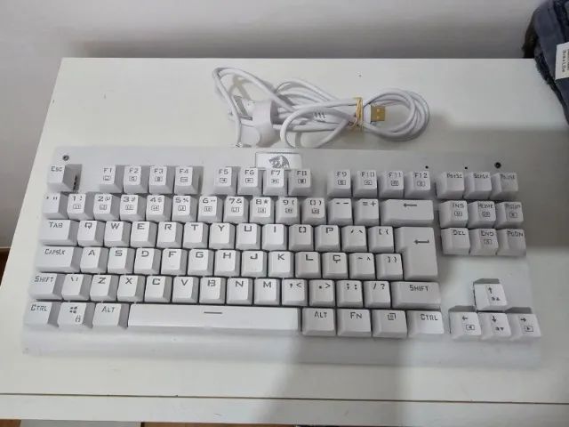 Teclado Mecânico Gamer Redragon Dark Avenger Lunar White Switch Marrom