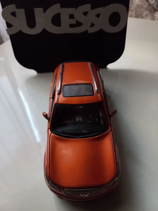 Carrinho de metal da maisto 1:24 2005 Infinity FX45 - Foto 4