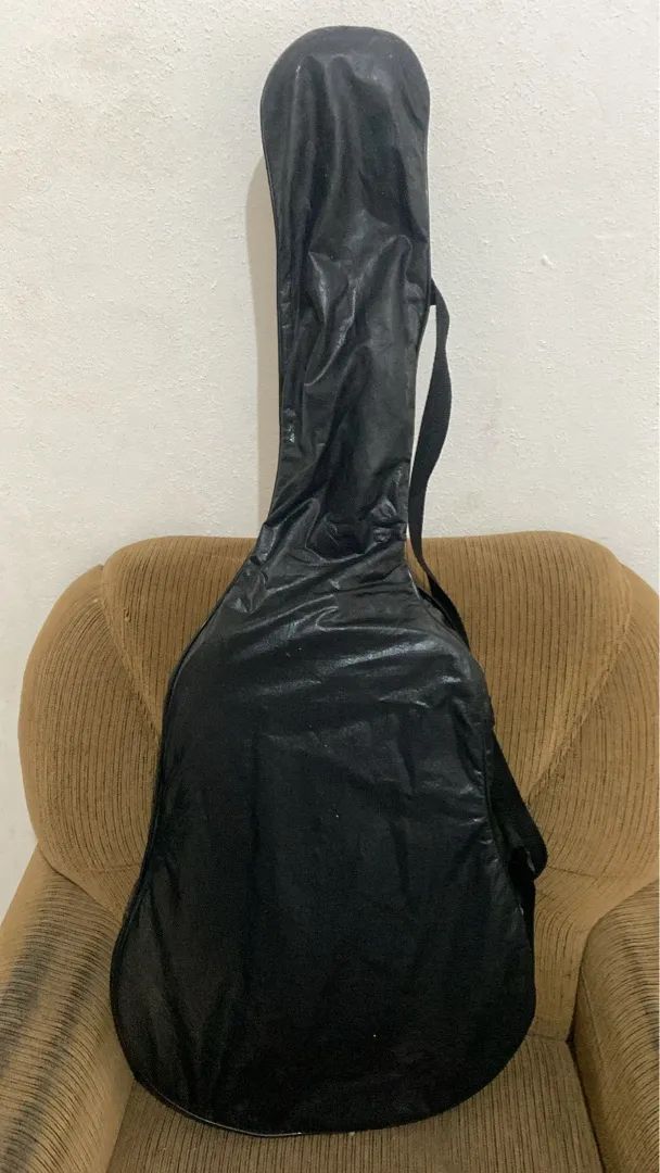 Thin-Neck Guitar Case64872220461057121