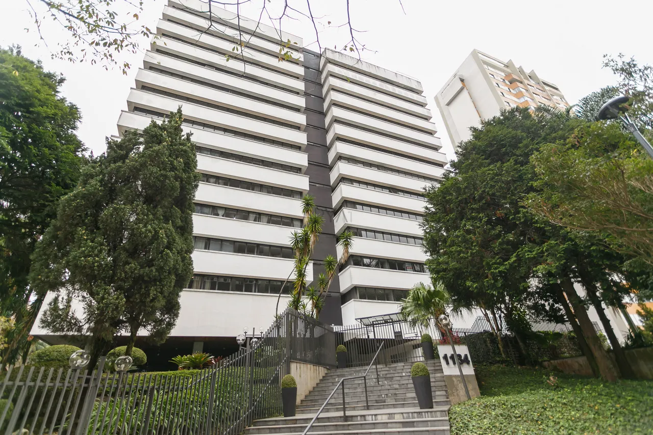 Apartamento 3 dormitórios no Mercês - ARYA 1