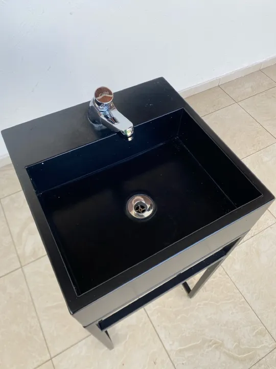 Pia completa com pedestal em aço