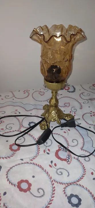 Abajour antigo de bronze com cupula de vidro  - Foto 3