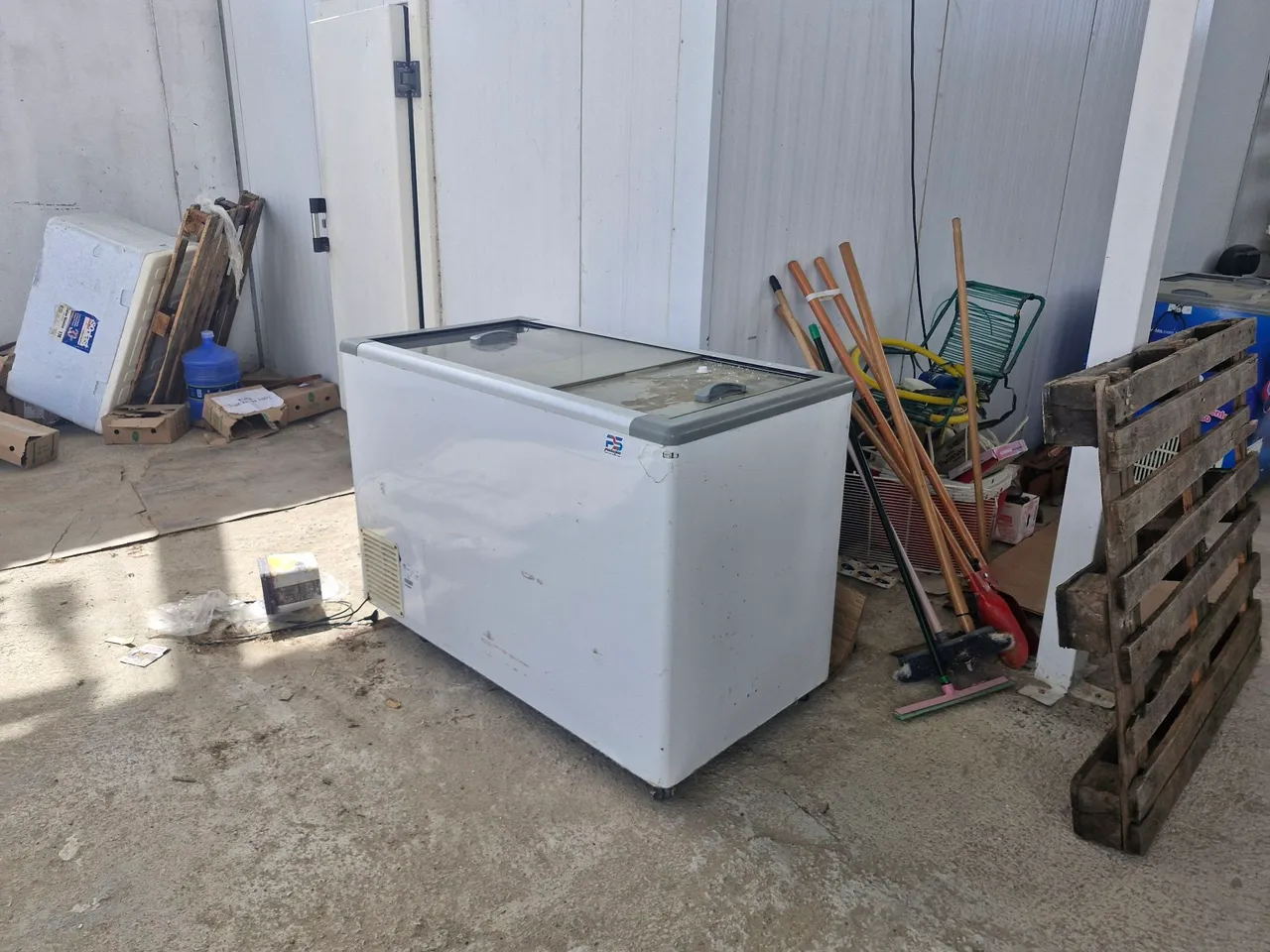 Freezer Fricon 311 lts horizontal com tampa de vidro
