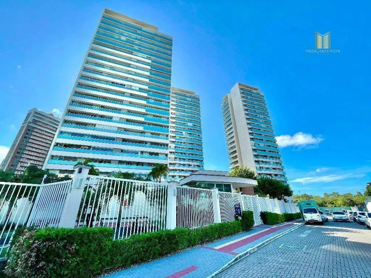 Apartamento com 3 dormitórios à venda, 110 m² por R$ 1.050.000,00 - Guararapes - Fortaleza