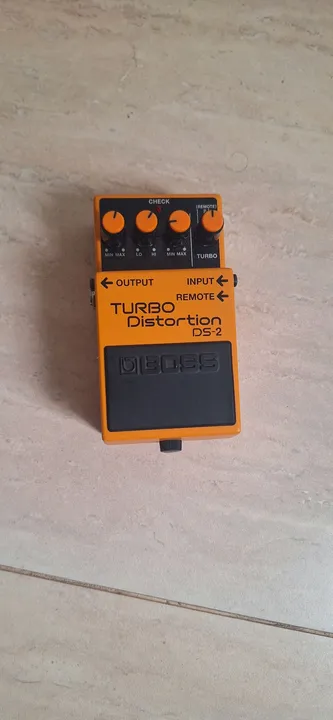 Pedal de Distorção Boss DS-2 Turbo