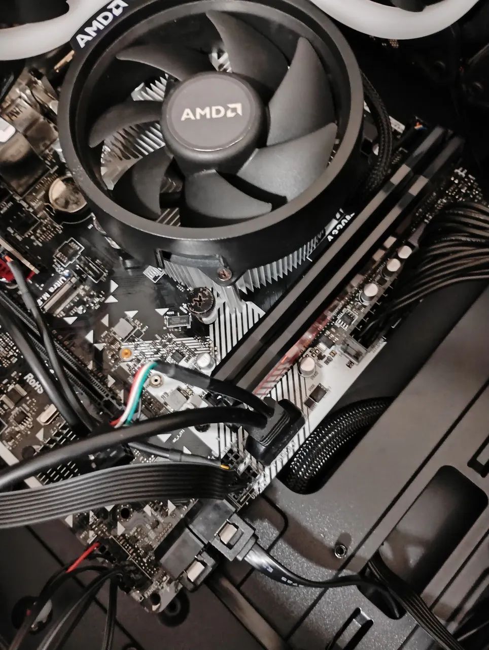 Kit AMD Ryzen 5 3400g + Cooler Box AMD + 2x8(16Gb) Mem. Orion  + Placa Mãe Asrock A320M-HD - Foto 2