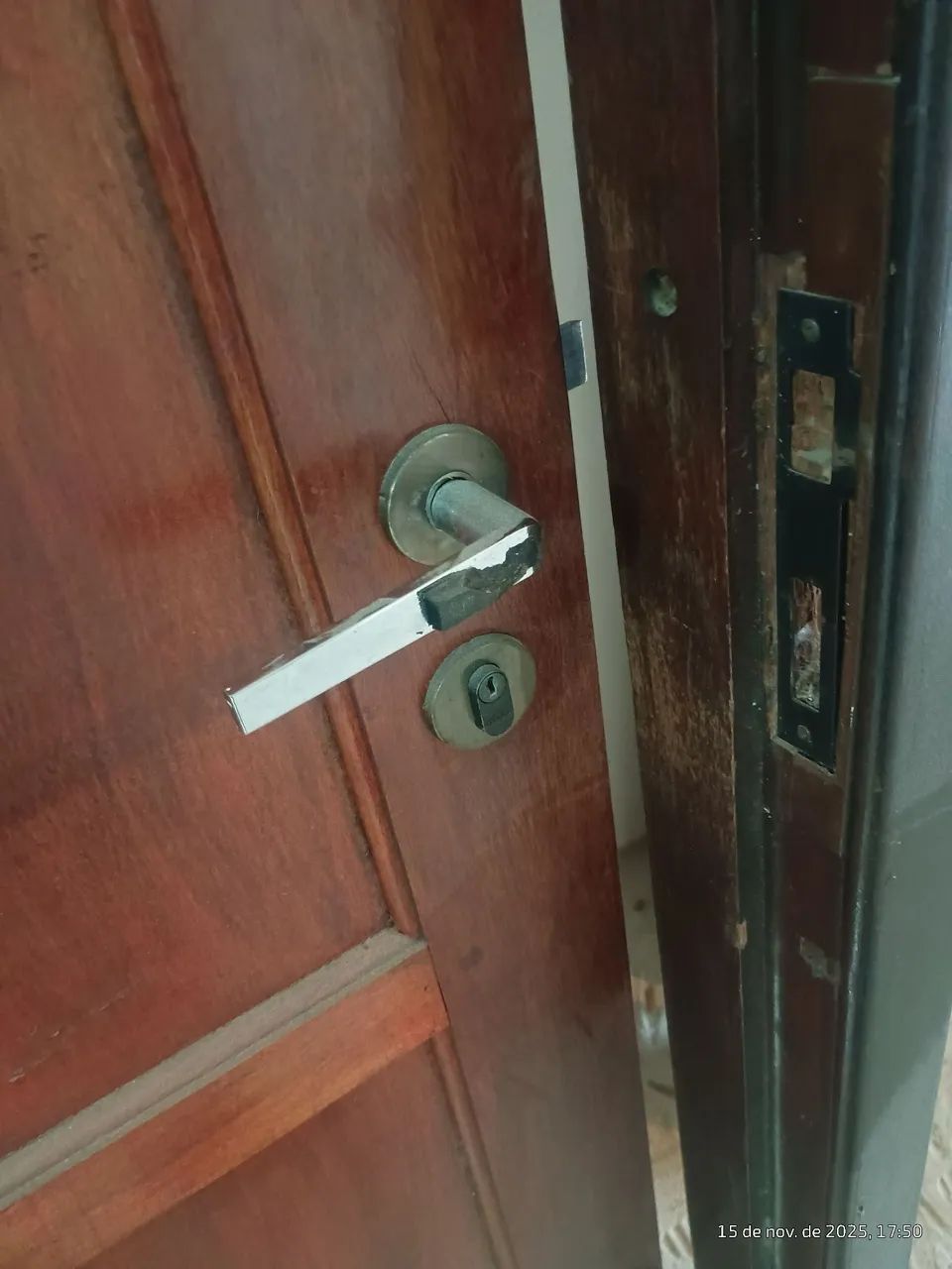 Porta Madeira Externa com fechadura 