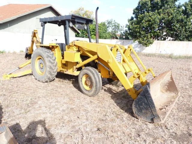 RETRO ESCAVADEIRA MF 4X2