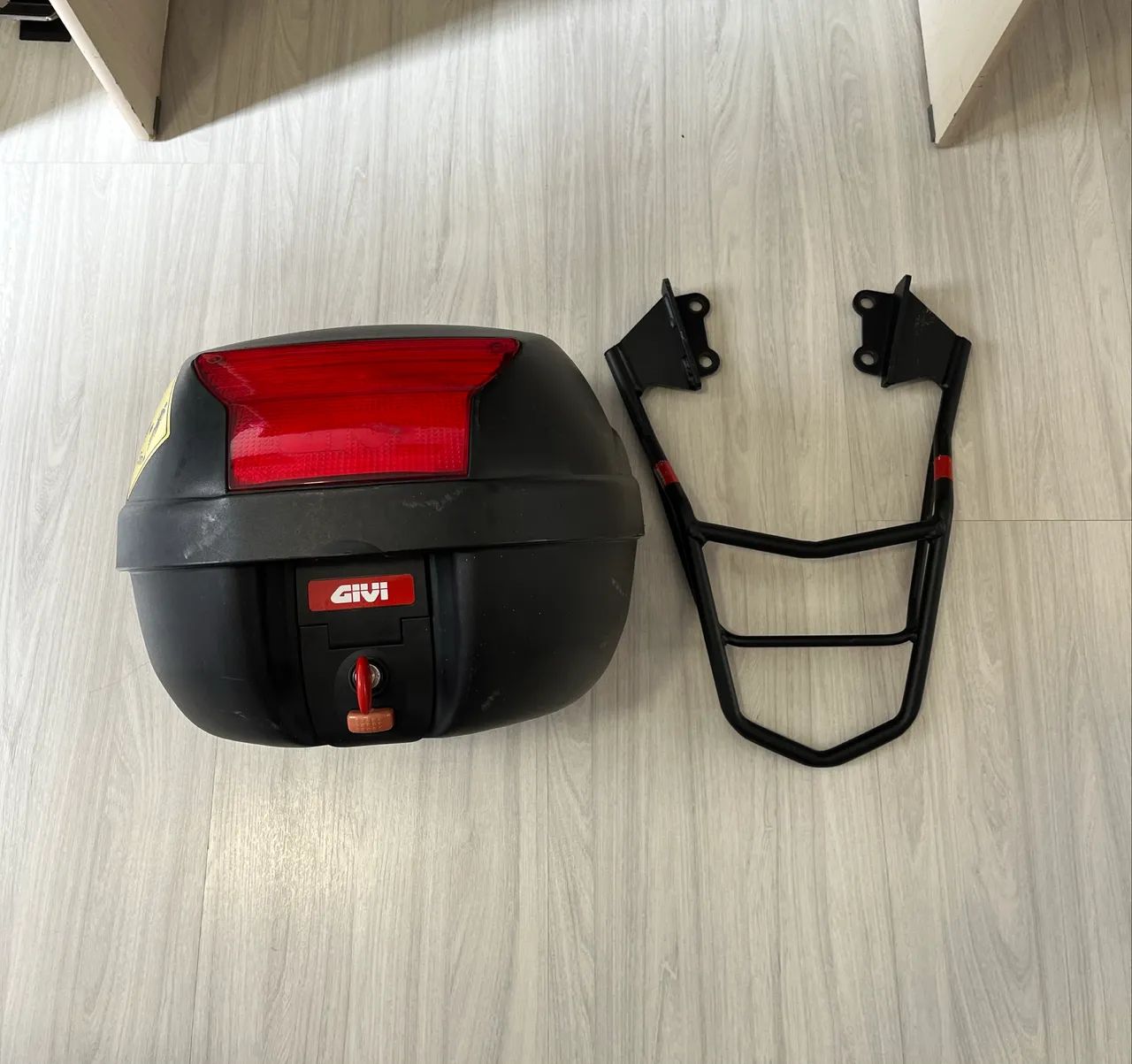 Kit Baú Givi 28L + Suporte de baú para Yamaha Fazer 250 (FZ25 2018 +)