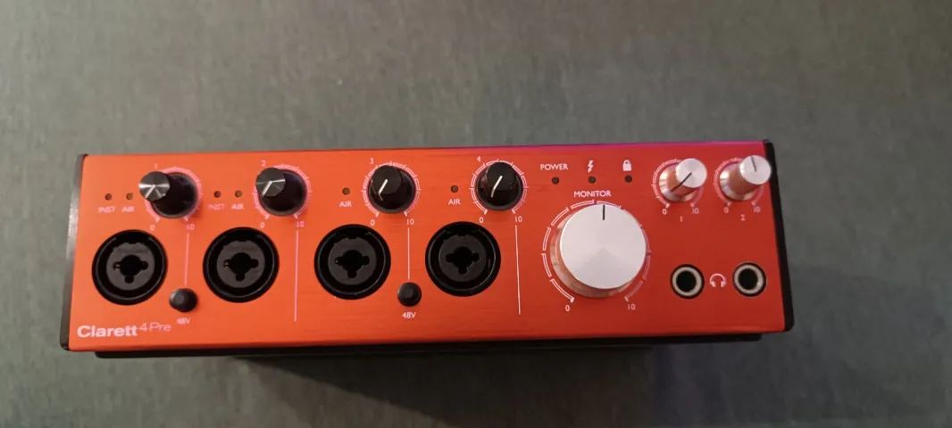 Interface de áudio Focusrite Clarett 4 Pre