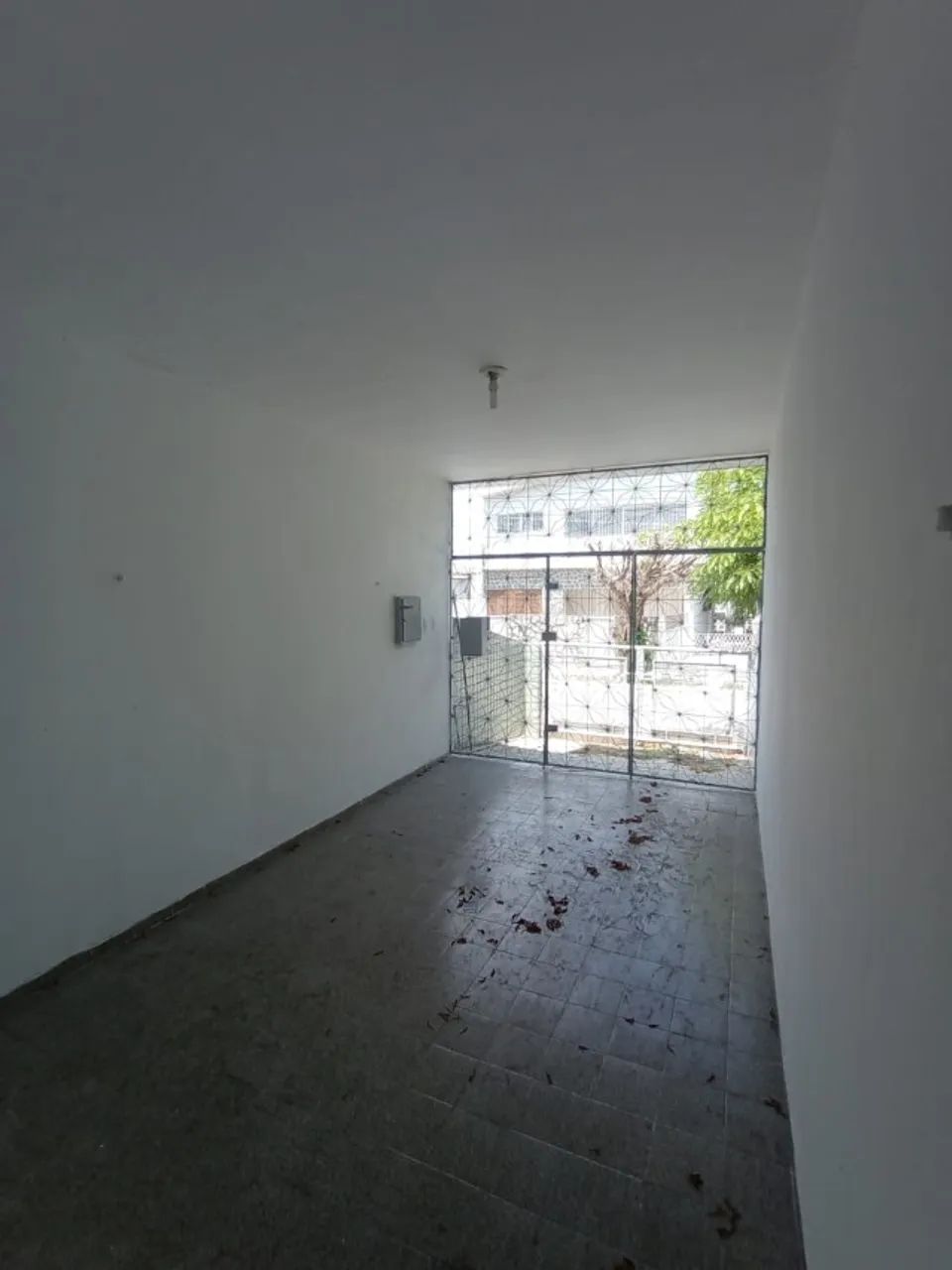 Casa Espaçosa no Centro com Garagem e Terraços! - Foto 4