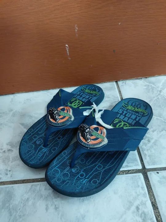 Chinelo infantil Hot wheels