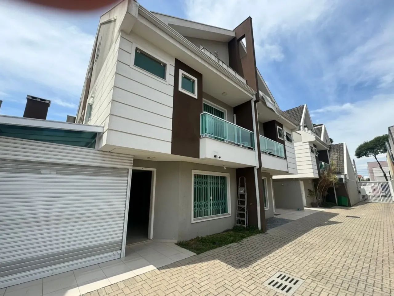 Sobrado com 3 quartos para alugar por R$ 4100.00, 125.04 m2 - BOQUEIRAO - CURITIBA/PR