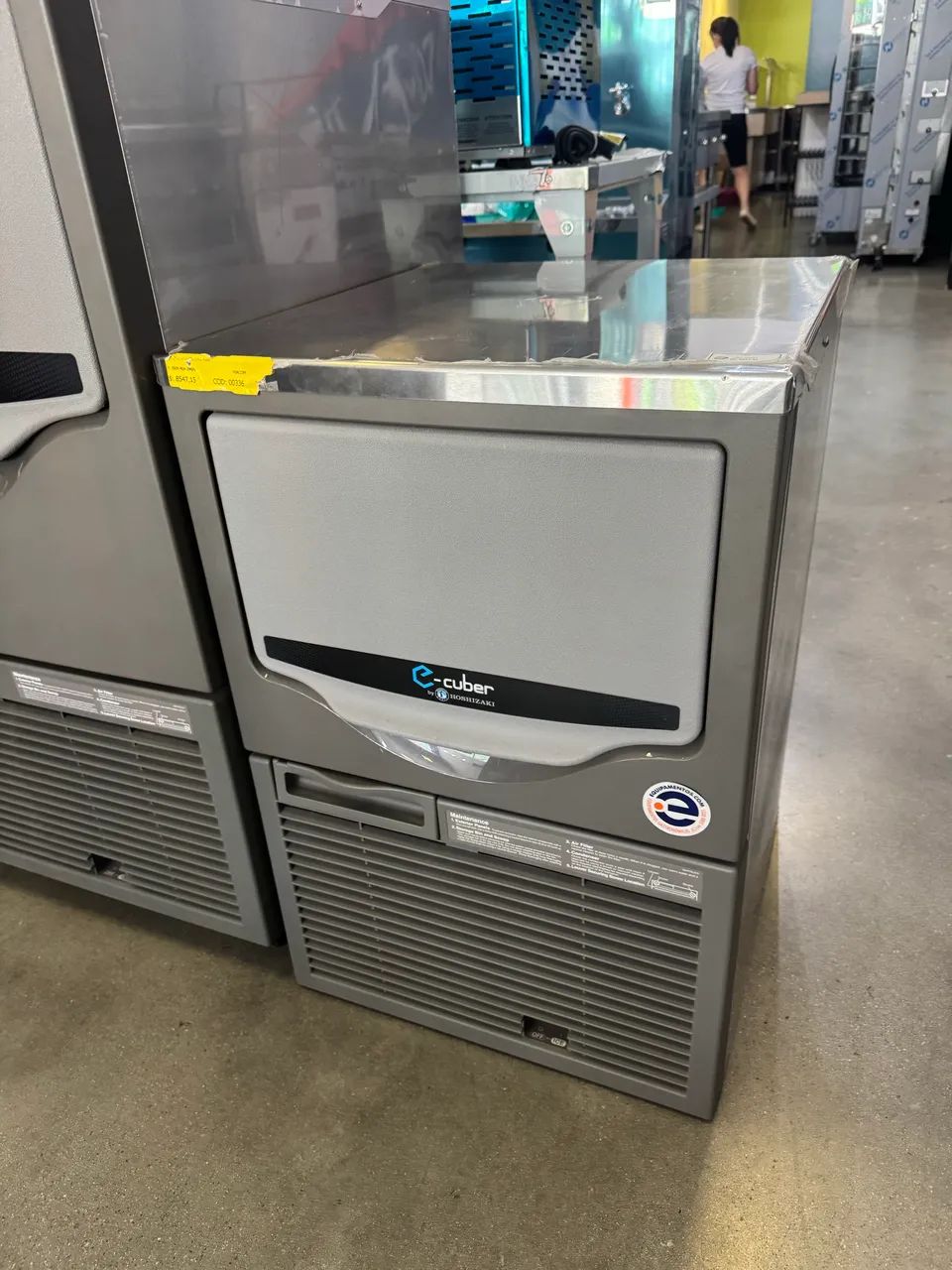 Máquina de gelo em cubos produção 40kg dia Nova com garantia 