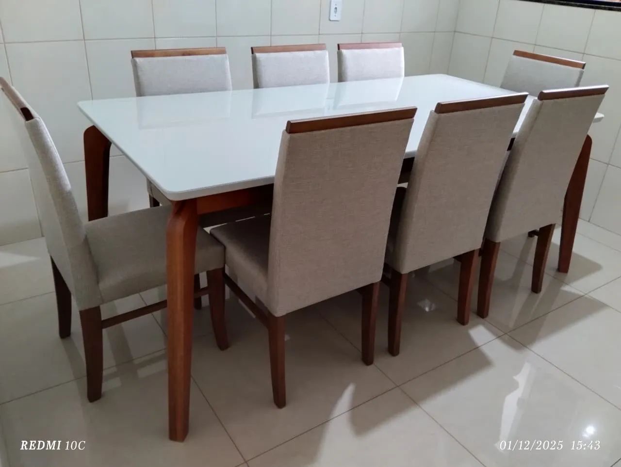 Mesa com cadeiras de madeira  - Foto 4