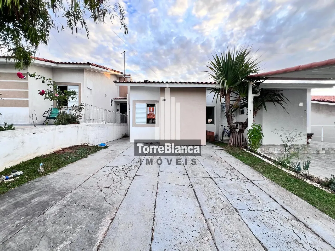 Casa para locação, 3 quartos sendo 1 suíte, Churrasqueira, 1 vaga de estacionamento, 100 m