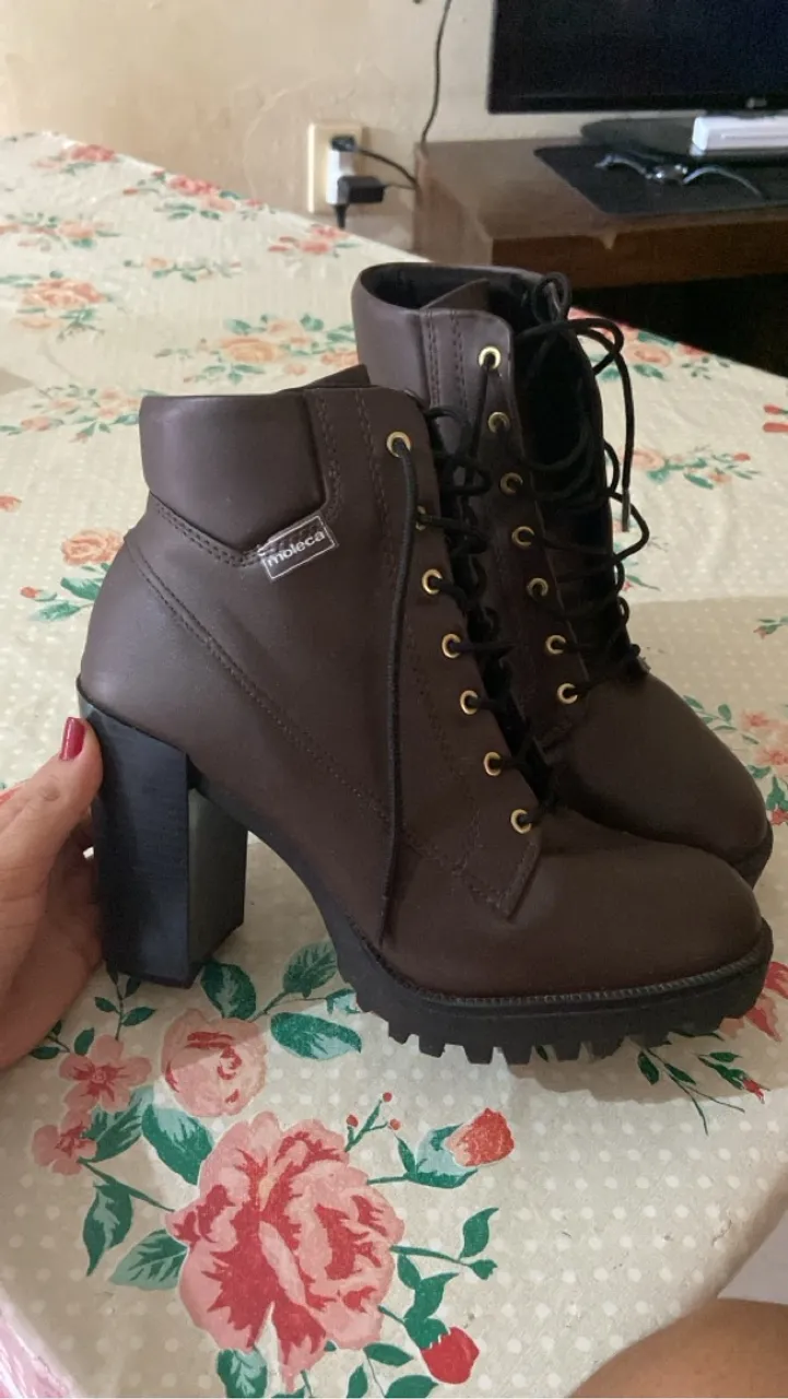 Bota Moleca Cano Curto Salto Bloco Marrom