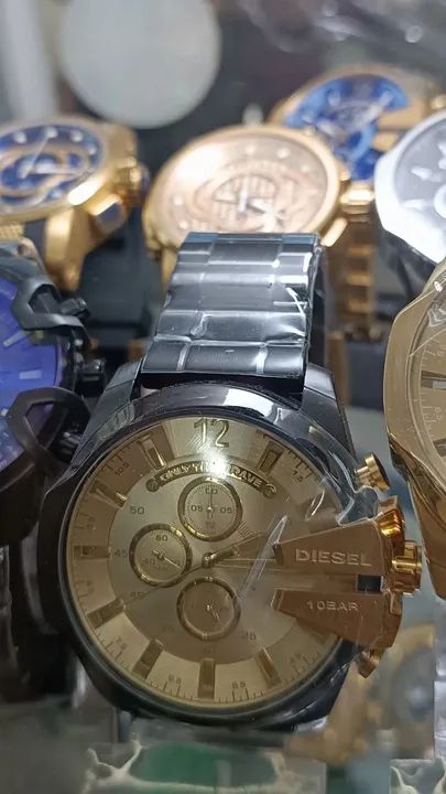 Relógio DIESEL 10 Bar Mega Chief Preto com Dourado disponível 