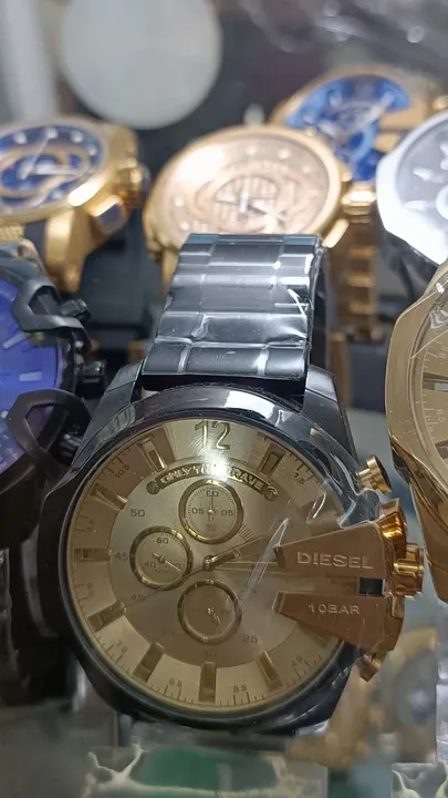Relógio DIESEL 10 Bar Mega Chief Preto com Dourado disponível 