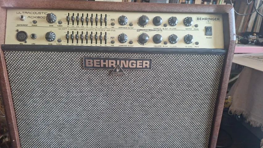 Amplificador Behringer Ultracoustic ACX1800 para voz/violão 2 x 90W  - Foto 5