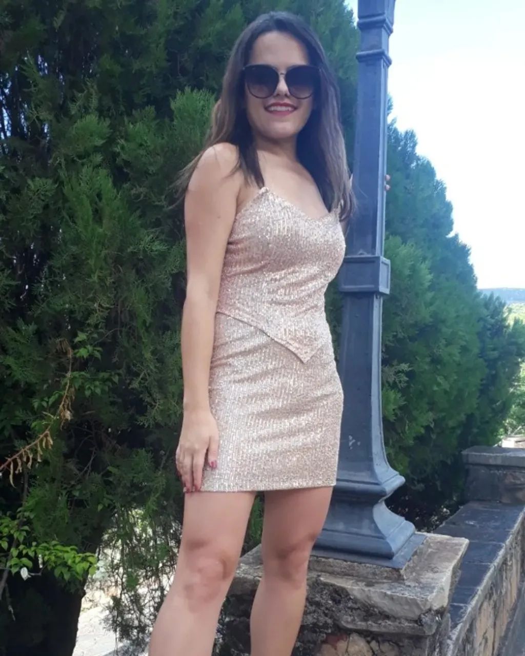 Tomara-que-caia em paetê com bojo. Cores: preto, dourado e vermelho. - Foto 2