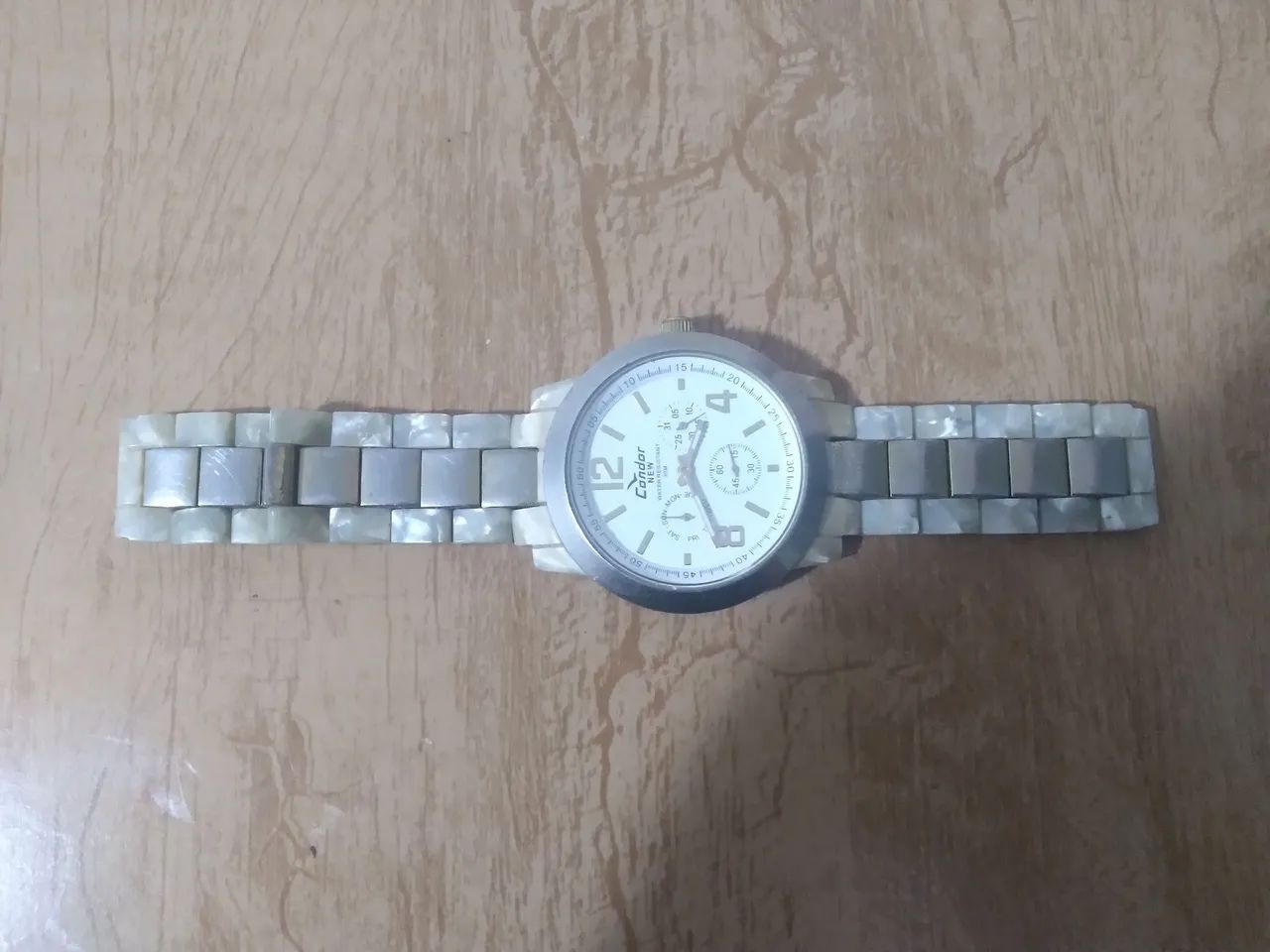 Relogio metal, para reutilização das peças