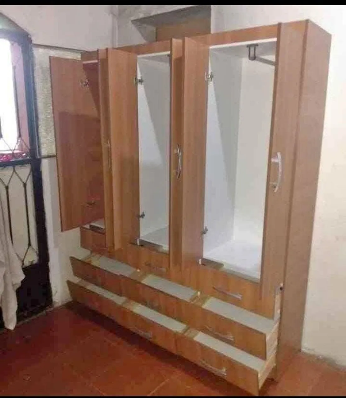 Guarda Roupas Casal Amadeirado com Gavetas e Cabideiro Compra Segura