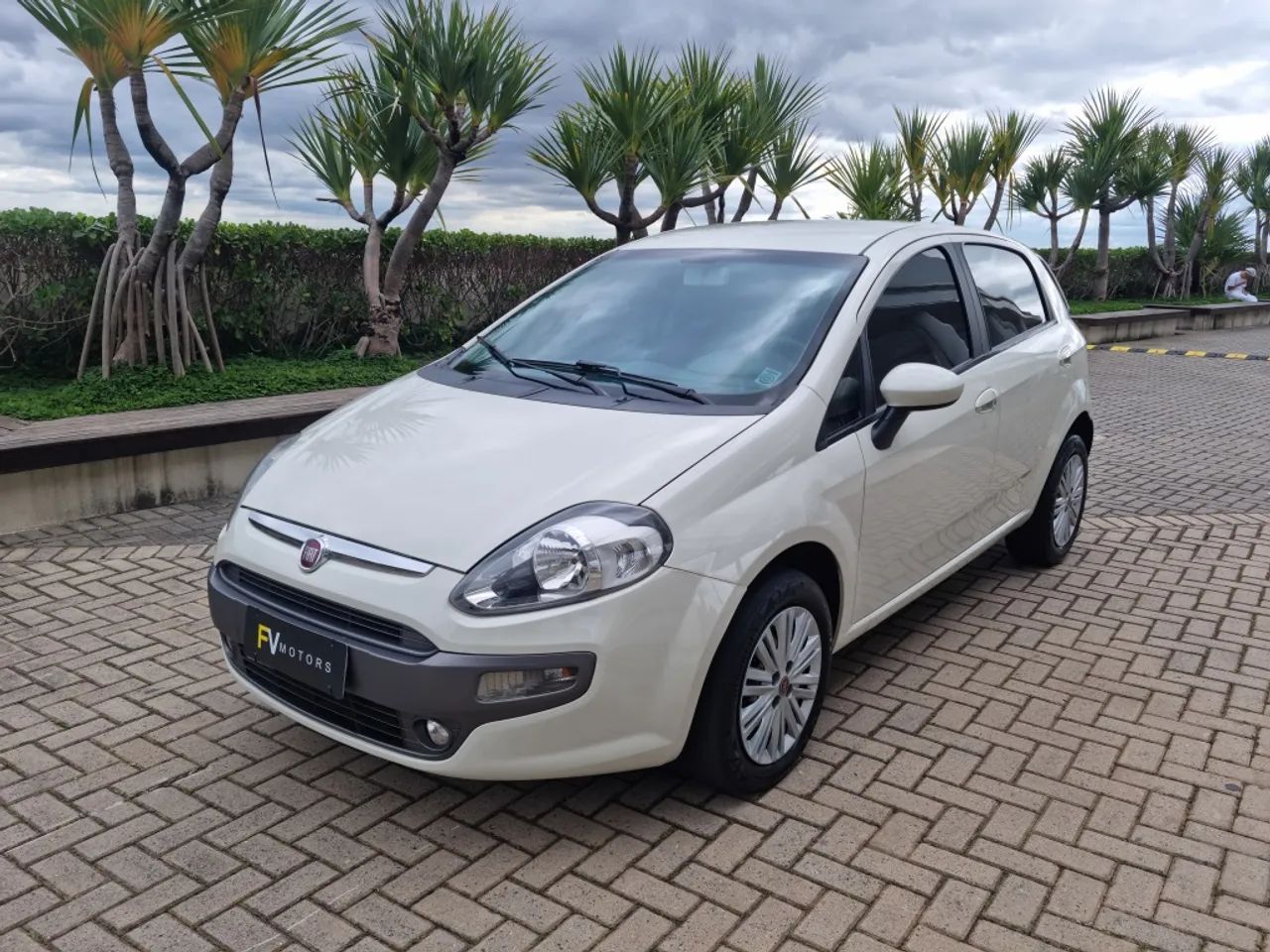 Fiat Punto 2015 1.6 essence 16v flex 4p manual