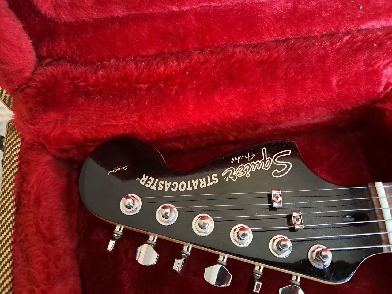 Fender Squier Standard Deluxe - Absurda! - Instrumentos musicais