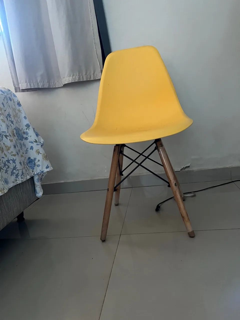 Cadeira de Escritório Amarela