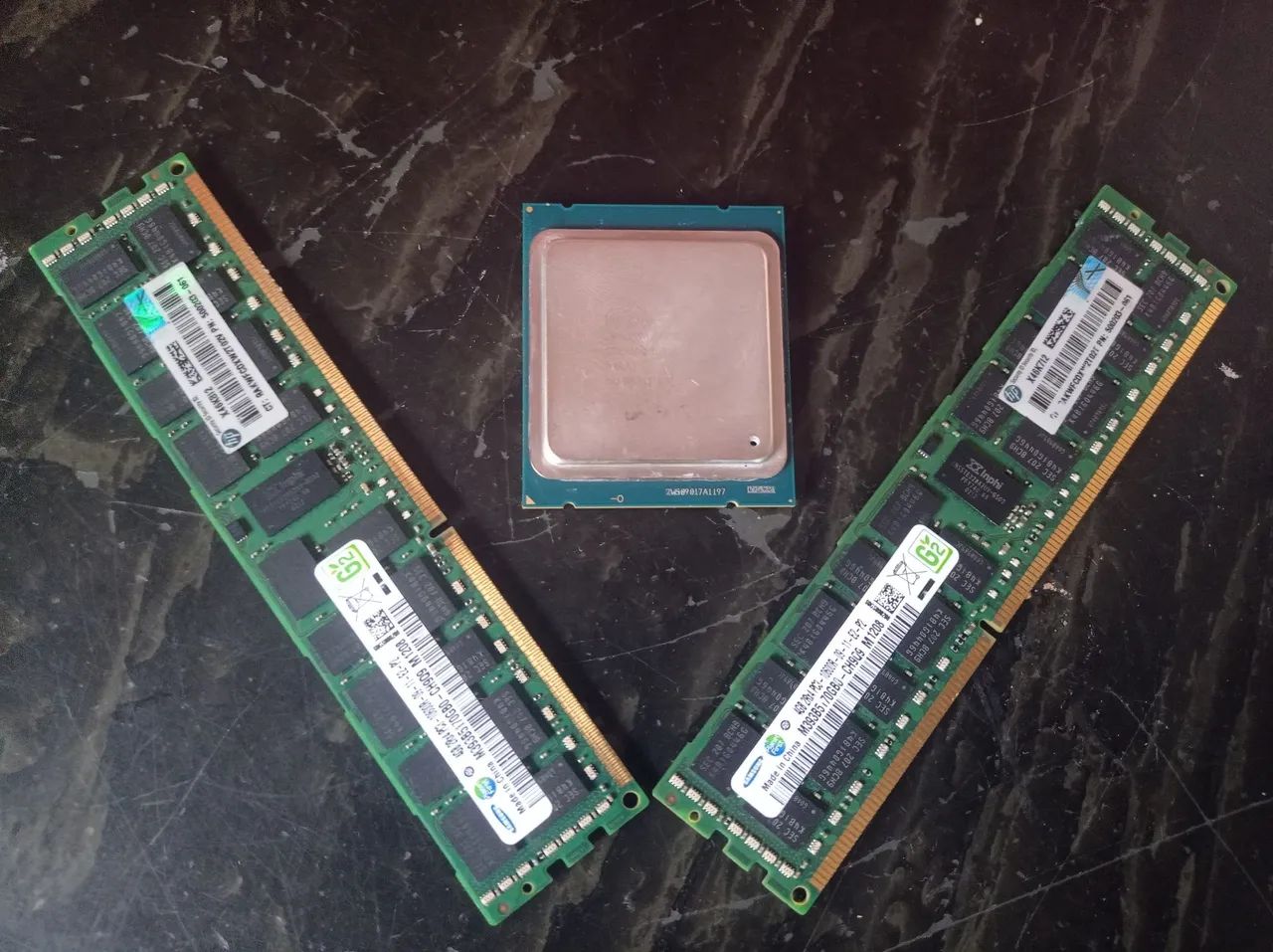 Kit 2 memórias + Processador Intel Xeon 2630v2