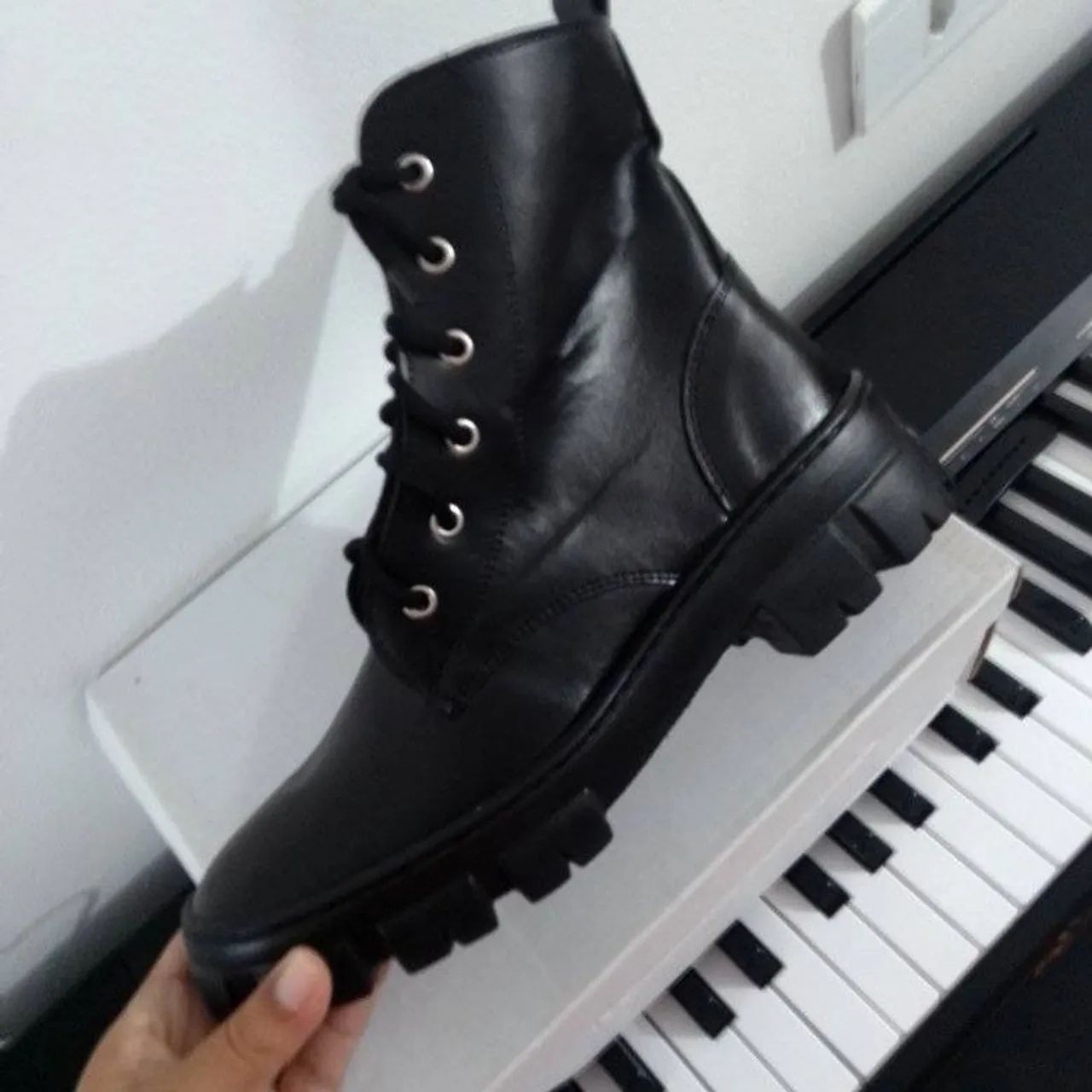 Bota Coturno Tratorada Preta com Zíper Lateral - Foto 3