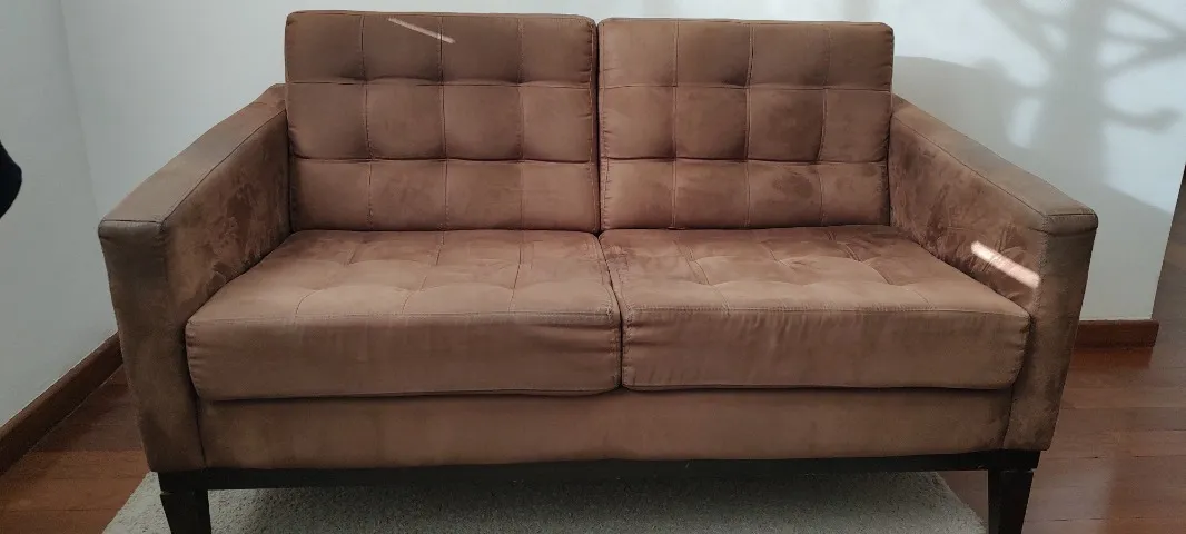 Sofá confortável de 2 lugares